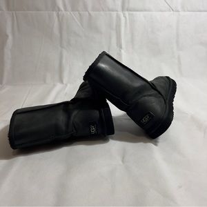 UGG Classic Short Black Leather Size 8
